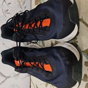 CLOUDTEC WOMENS SIZE 11 LACE UP TENNIS SHOES